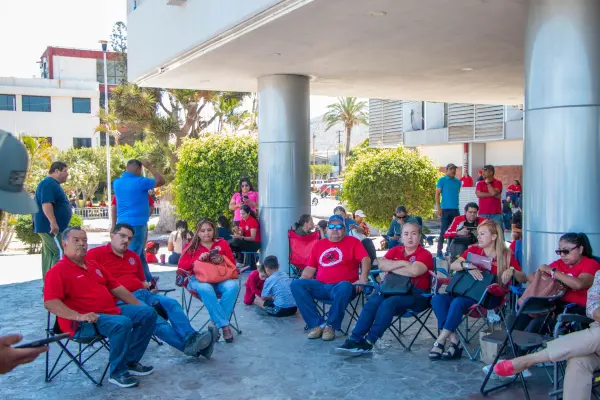 Maestros de BCS mantienen paro indefinido: esperan acuerdos con Gobierno del Estado