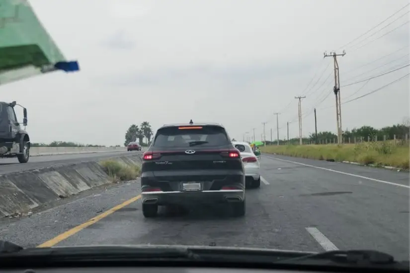 Fila para tomar el puente Anzaldúas | Foto:FB