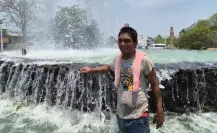 Villahermosa supera los 42 grados; ciudadanos se bañan en fuentes para soportar el calor