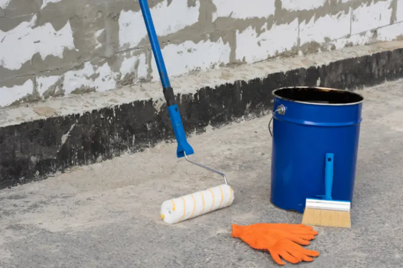 La temporada de lluvias resalta la importancia de impermeabilizar el techo para evitar problemas de humedad en el hogar. Foto: Canva