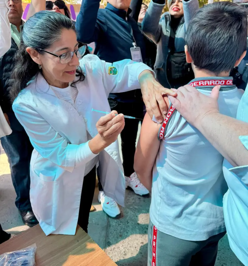 Secretaría de salud lleva vacunas a menores previniendo brotes de Sarampión / Foto; Gobierno de Coahuila