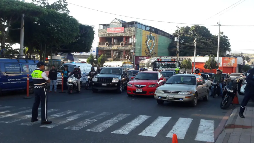 Evita multas en CDMX, esto cuesta a los conductores detenerse en el cruce peatonal