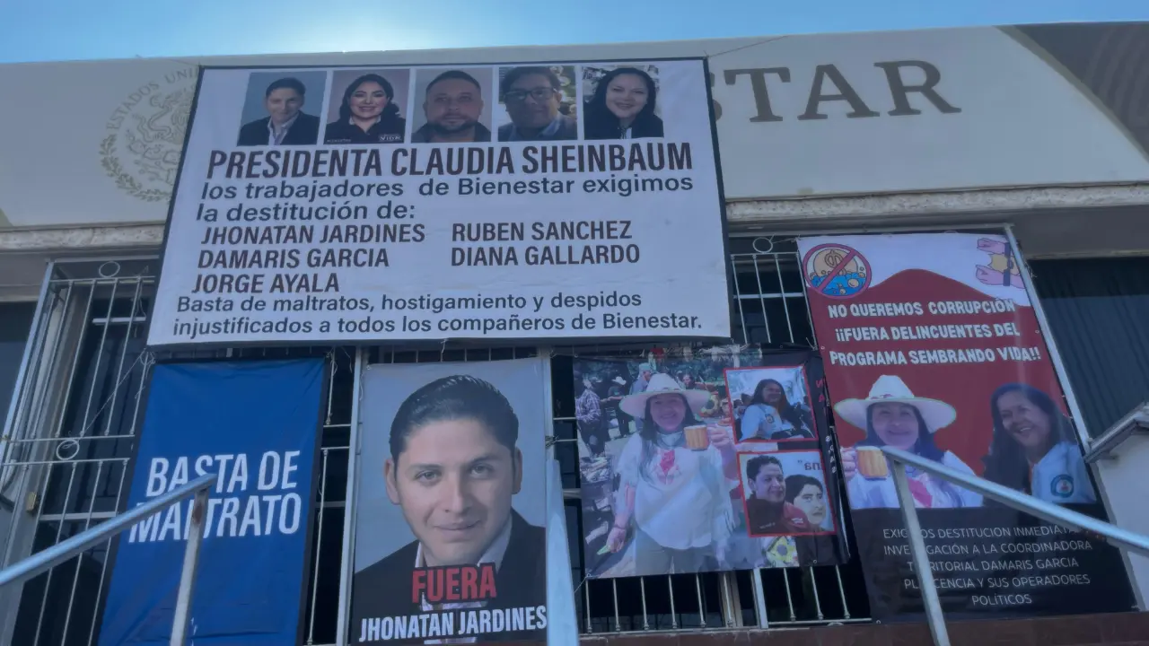 De nueva cuenta, la delegación de Bienestar Durango fue tomada, en esta ocasión por extrabajadores. Foto: Alejandro Ávila.