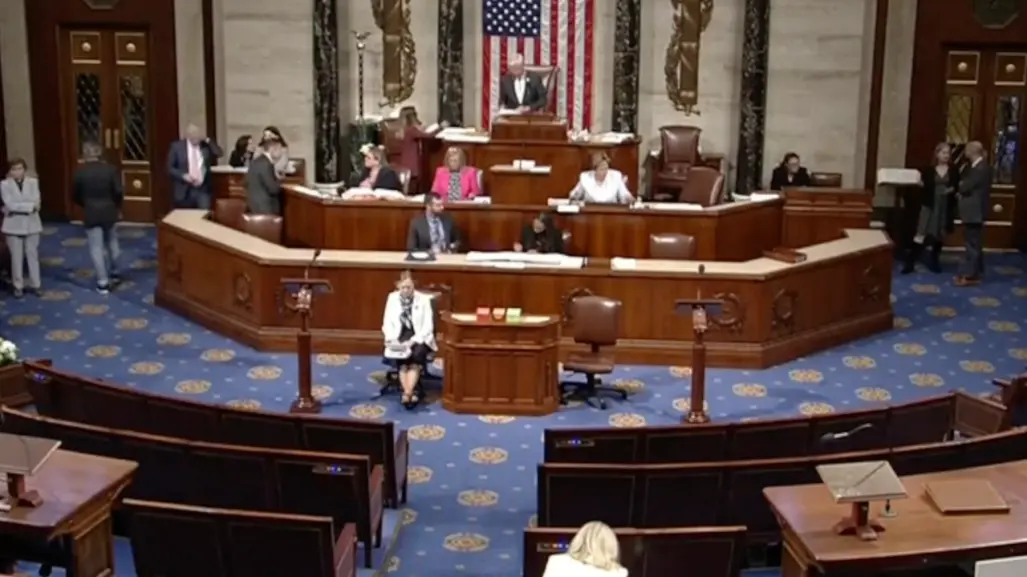 Cámara de Representantes de EU aprueba plan fiscal de Trump; incluye impuesto a remesas