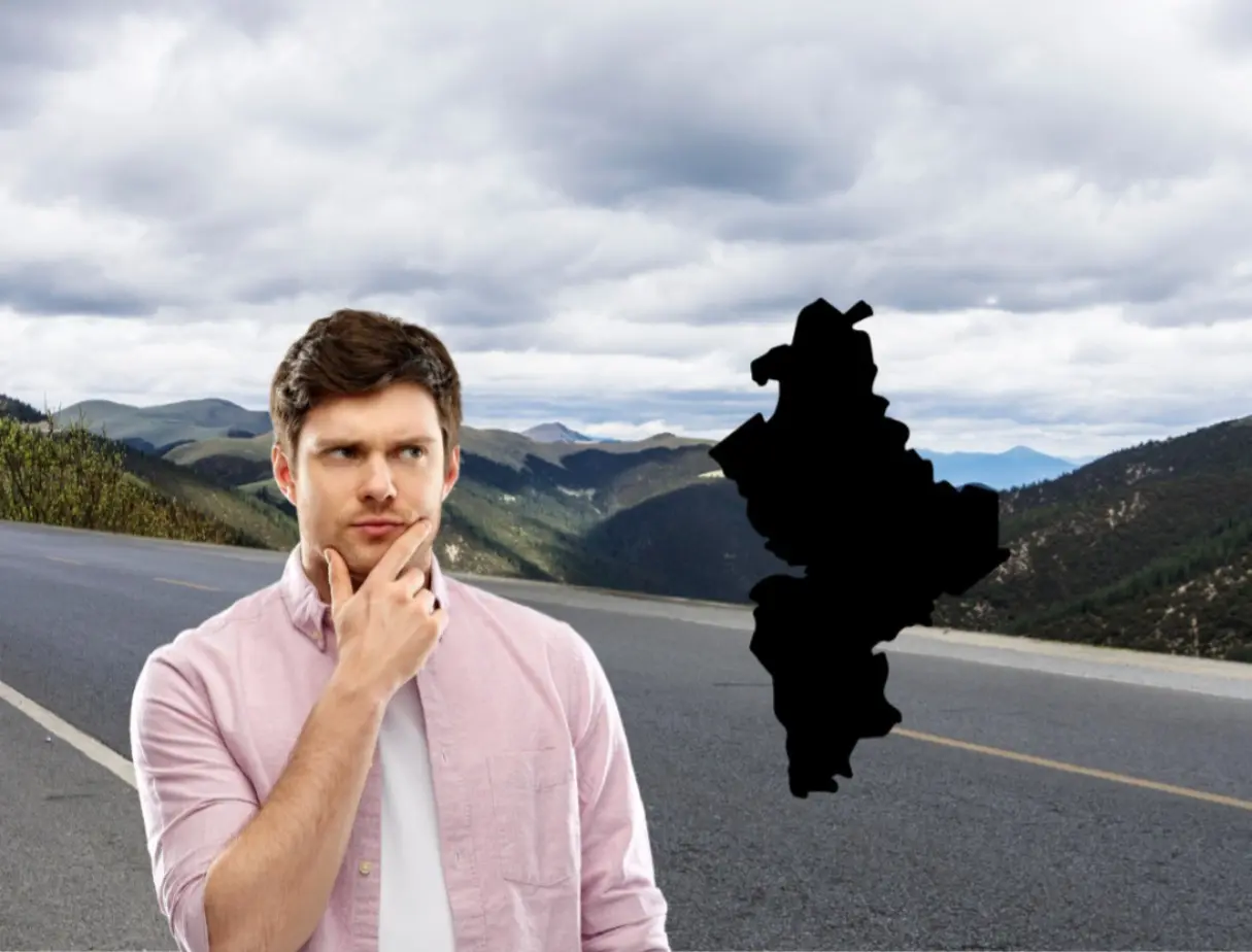La Carretera Interserrana representa un avance significativo en la infraestructura de Nuevo León. Foto: Canva.