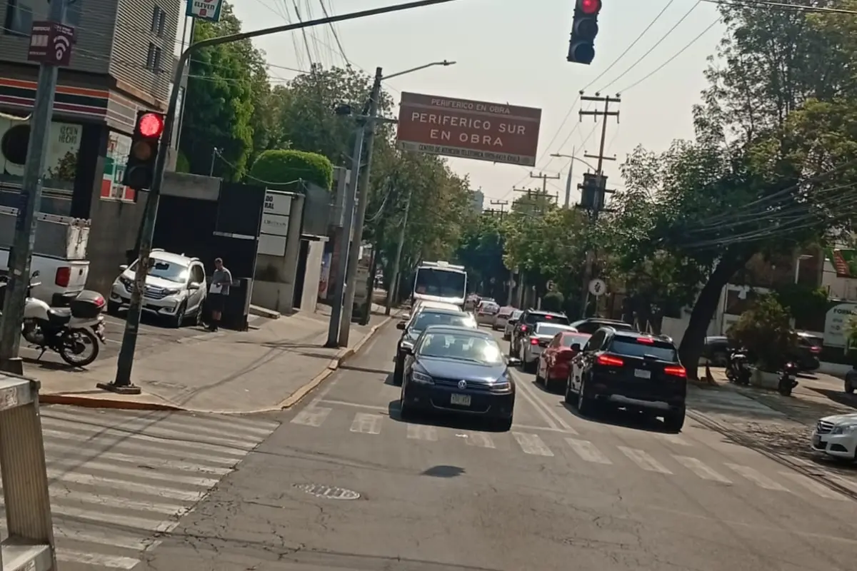 Autos presentando avance lento en CDMX, esto debido a las marchas. Foto: X (@UCS_GCDMX)