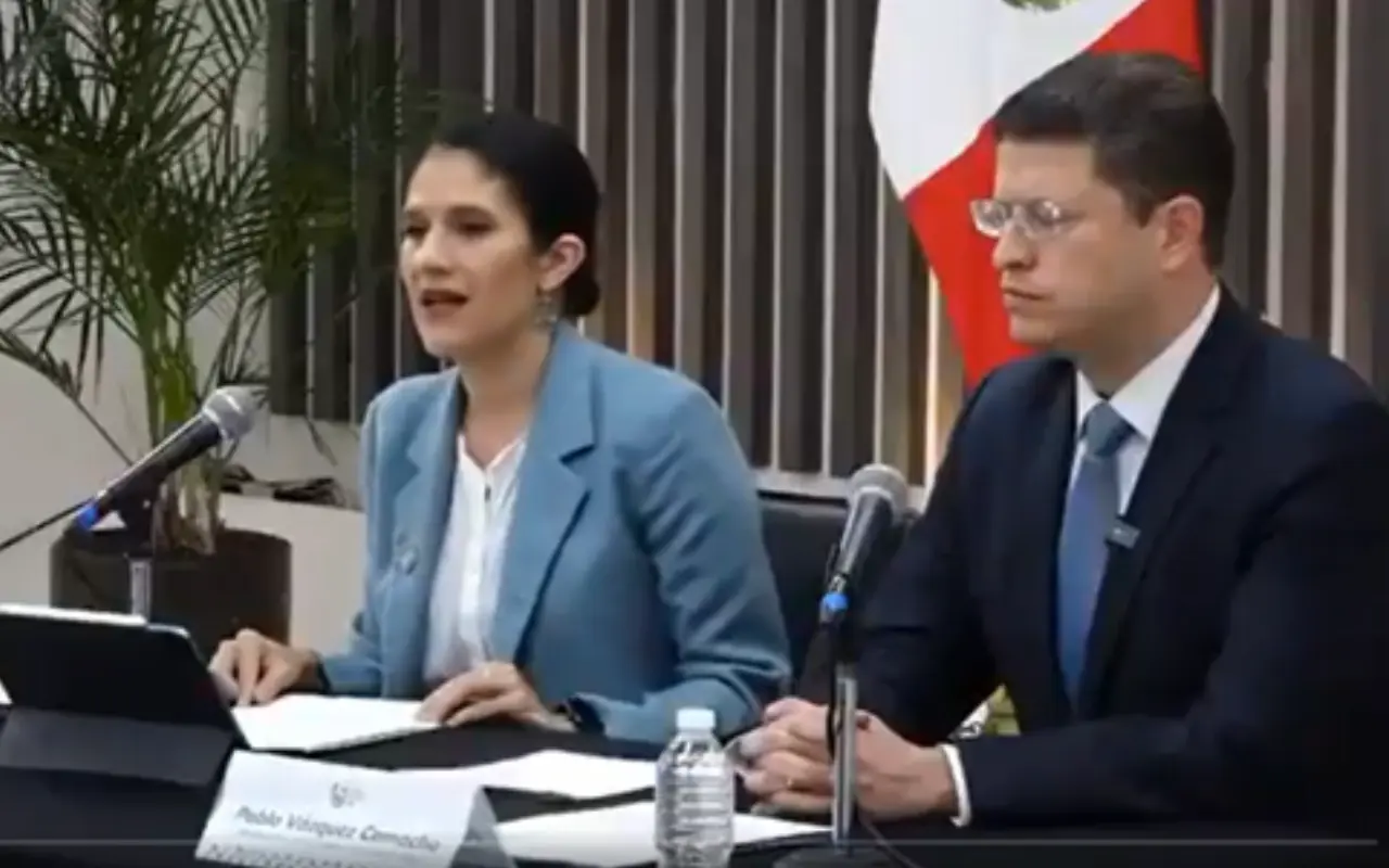 Bertha María Alcalde Luján, fiscal de la Ciudad de México, afirmó que el ataque contra los funcionarios fue premeditado. Foto: X/ @elalbertomedina (Captura, canva)