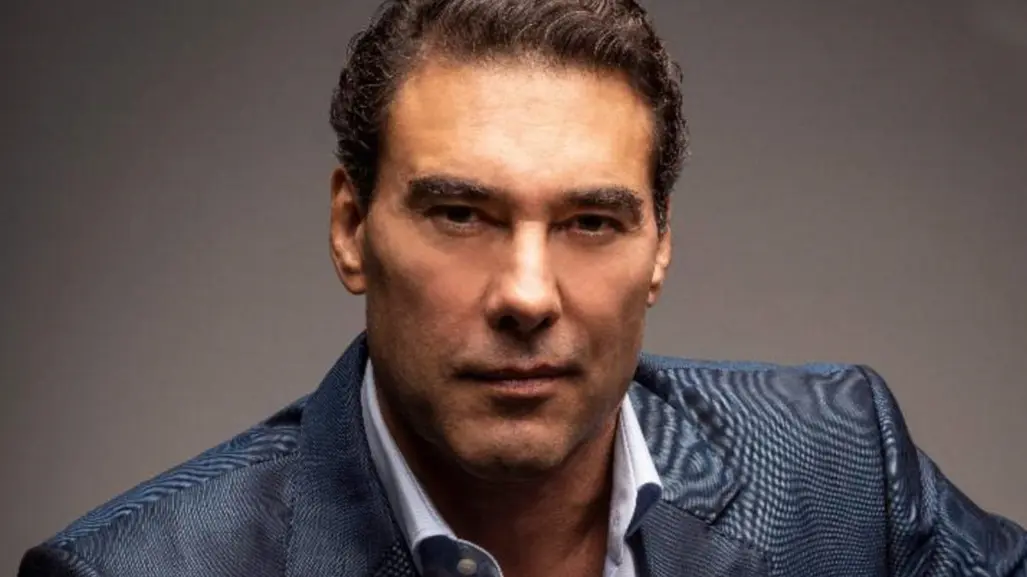 Eduardo Yáñez se deja ver en un evento y aclara que no está enfermo