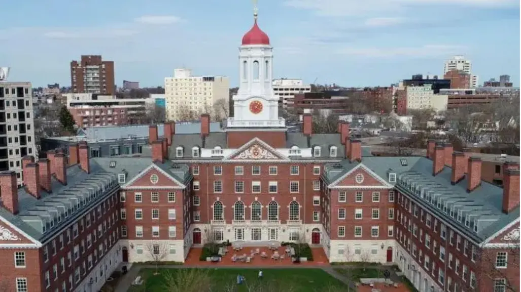 EE.UU. revoca permiso a Harvard para matricular estudiantes extranjeros