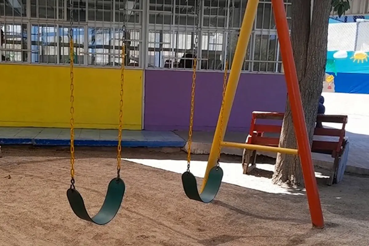 Padres de familia temen rezago educativo y caos familiar debido a la suspensión de clases por los maestros de Baja California Sur. Foto: Rocío Casas.