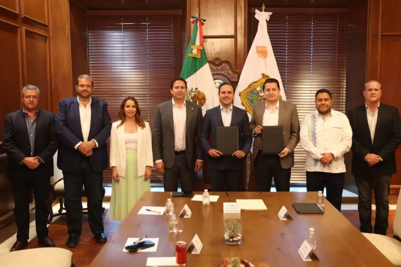 Firma de convenio entre Ramos Arizpe y Saltillo en pro del benéfico local en la construcción del tren de pasajeros / Foto: Gobierno de Coahuila