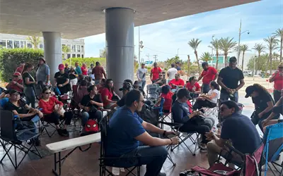 Maestros de BCS escalar&aacute;n paro: enviar&aacute;n comitiva a Palacio Nacional