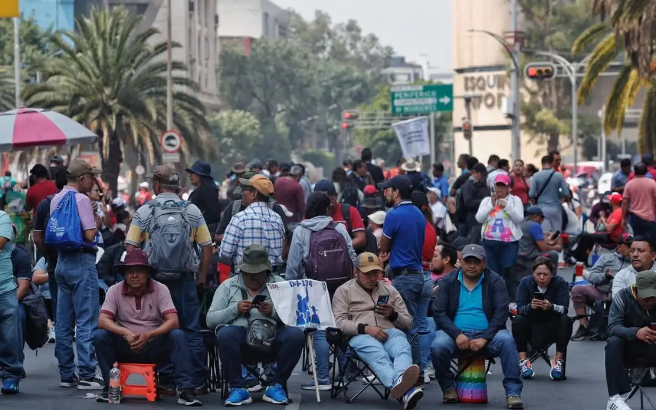 Manifestantes de la CNTE. Foto: Facebook (Coordinadora Nacional de Trabajadores de la Educación)