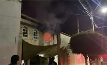 VIDEO | Incendian casa de los agresores de un vendedor de fruta en Tehuacán VIDEO | Incendian casa de los agresores de un vendedor de fruta en Tehuacán