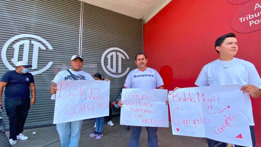 Afición escarlata protesta tras no alcanzar boletos para la final Toluca vs América