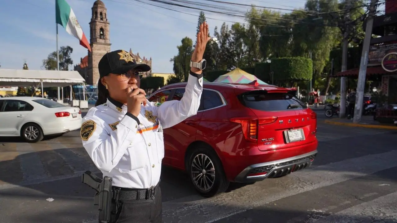 ¿Sabías que solo mujeres de tránsito pueden multarte en Edomex? Foto: ENTIDaDES