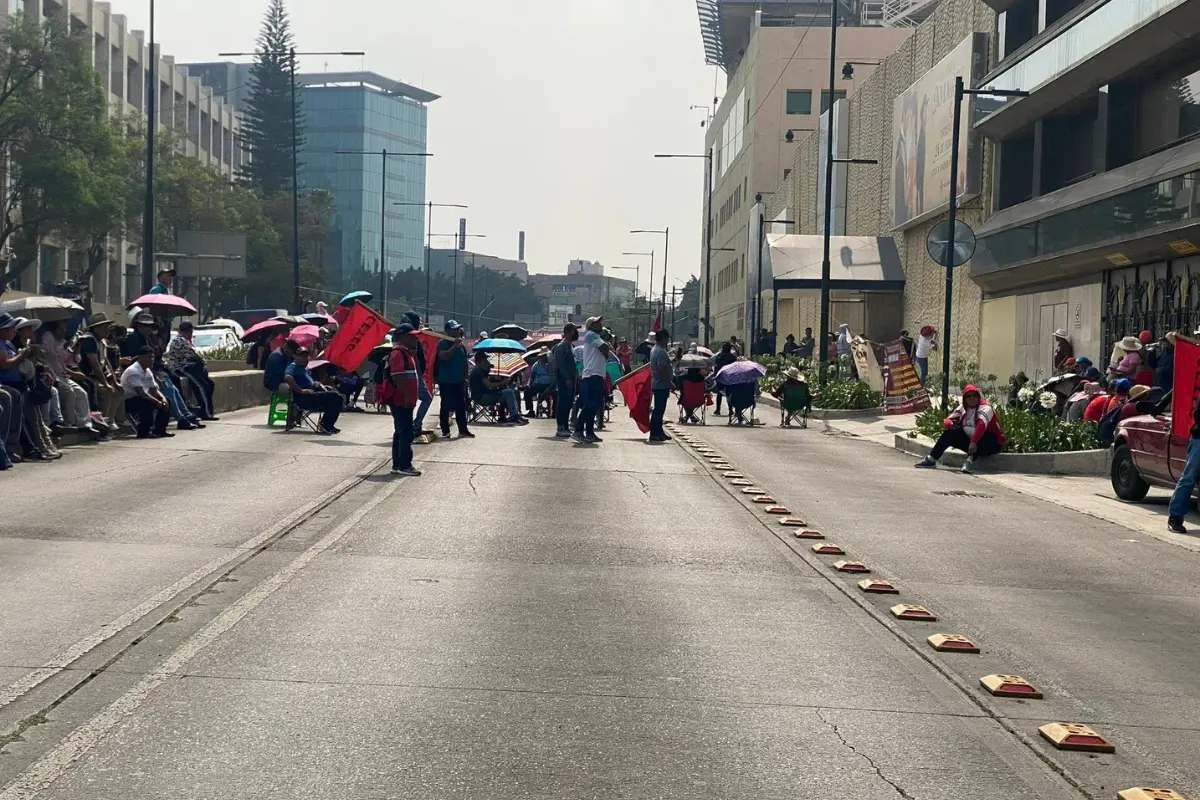 Integrantes de la CNTE bloqueando vialidades de la CDMX. Foto: FB (Coordinadora Nacional de Trabajadores de la Educación)