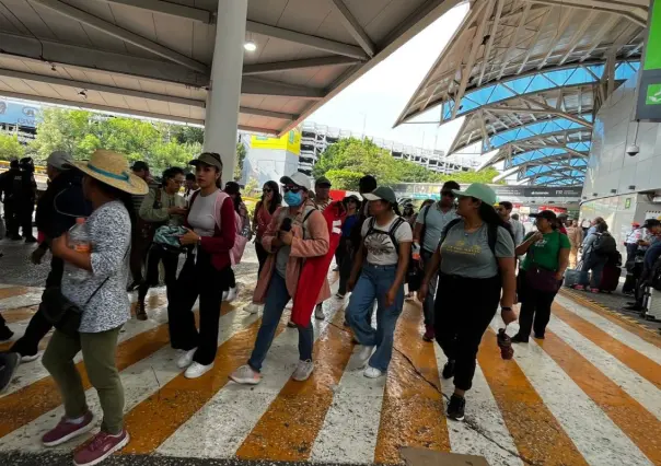 Tras colapsar AICM integrantes de la CNTE comienzan a retirar bloqueos