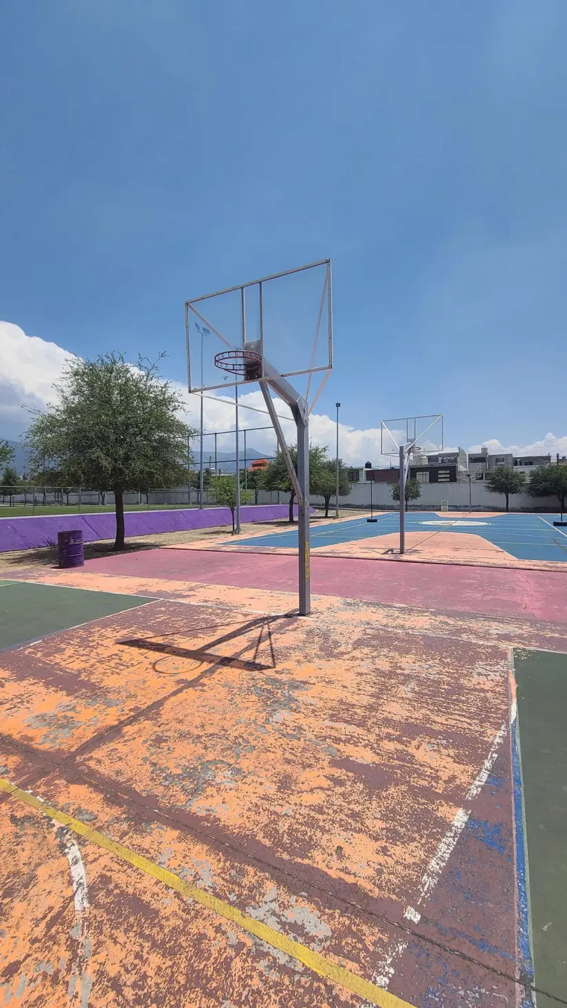 Canchas de basquetbol en la colonia Mirasierra de Saltillo / Foto: Edgar Romero
