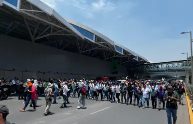 Así avanzan maestros de la CNTE y paralizan el AICM
