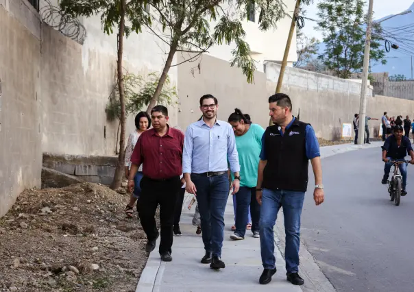 David de la Peña transforma El Barro con nueva banqueta para mejor movilidad