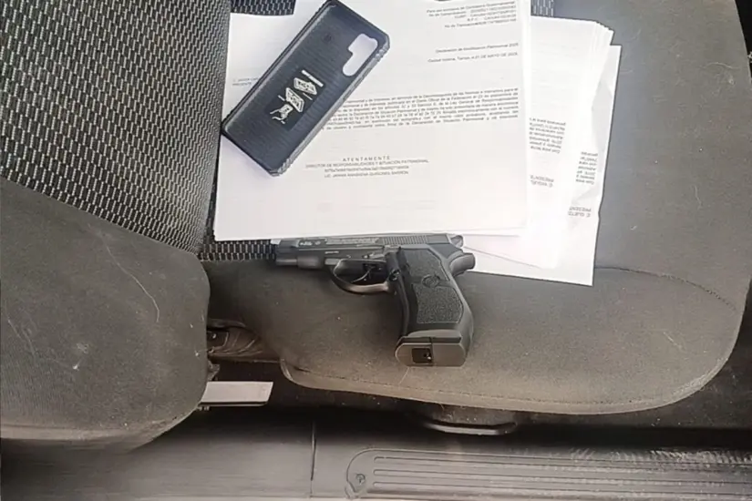 El arma que portaba el hombre no era real | Foto: FB