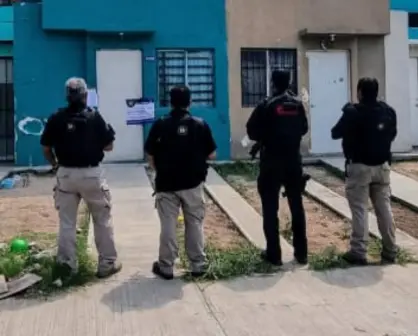 Detienen a 6 adultos y un adolescente con drogas tras cateo en 3 casas en Escobedo