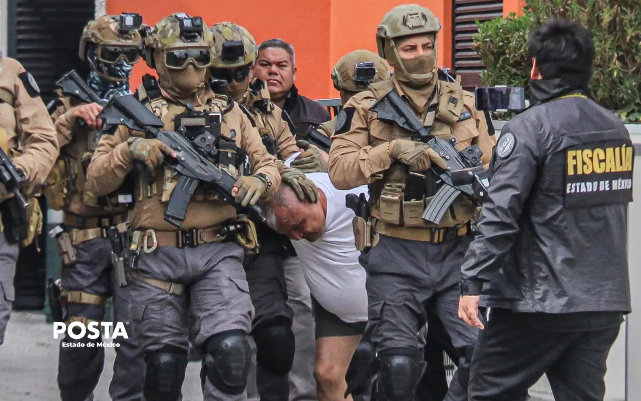 La Fiscalía del Edomex trasladó al detenido al penal de Tenango del Valle, donde se determinará su situación jurídica. Foto: Alberto Dzib