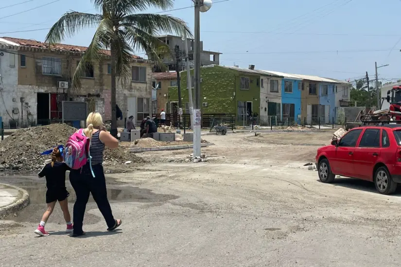 Tras conocer del incidente, padres de familia de movilizaron de inmediato para asegurar a sus hijos. Foto: Axel Hassel