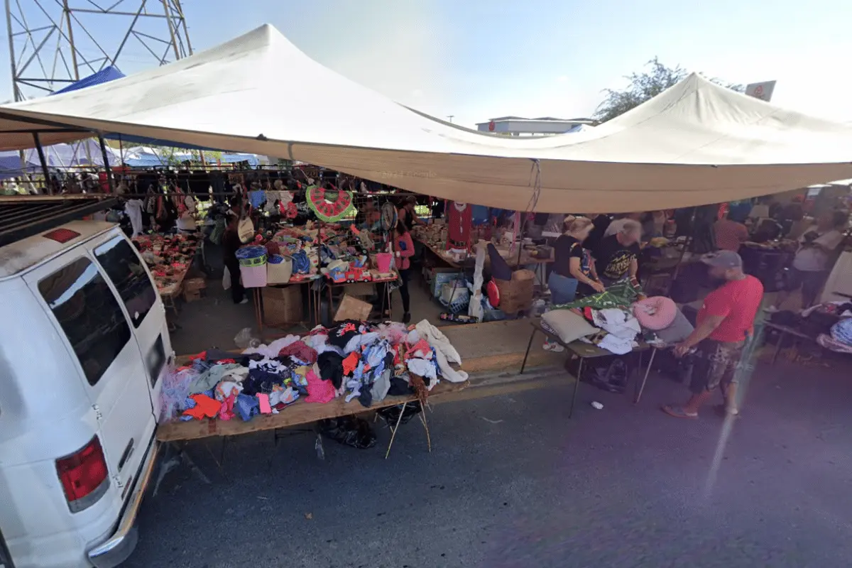 A diferencia de otros mercados más pequeños o especializados, este mercadito ofrece prácticamente de todo. Foto: Canva.