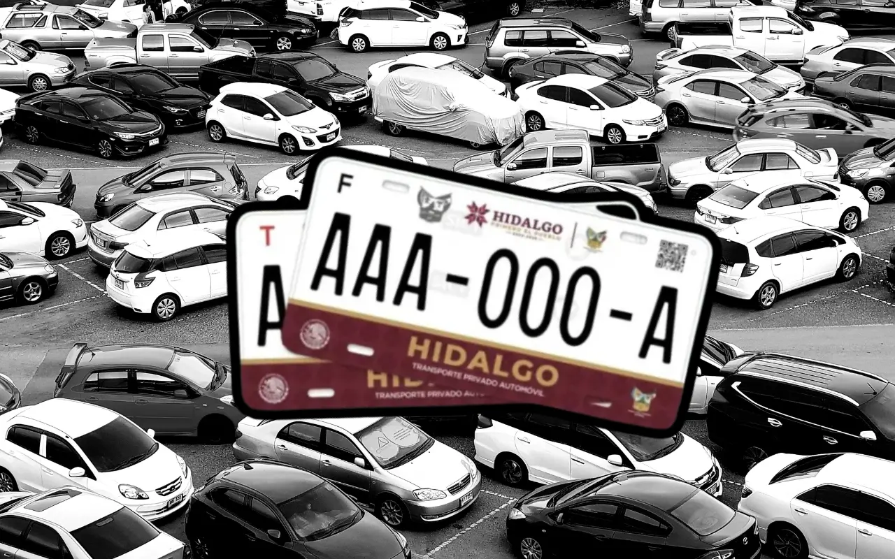 Placas del estado de Hidalgo y estacionamiento. Foto: Gobierno de Hidalgo / Canva