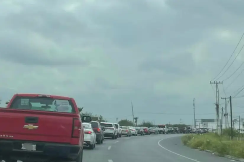 Avanza rápido la fila en el puente Anzaldúas | Foto: FB