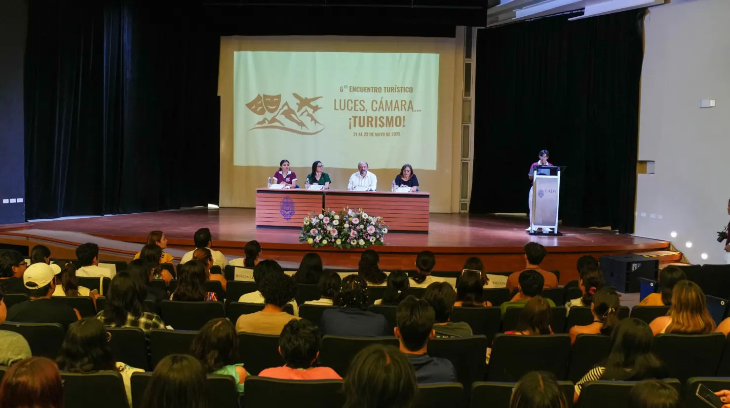 En el evento “Luces, Cámara...¡Turismo!”, organizado por la UADY, el titular de la SEFOTUR impulso a los jóvenes yucatecos a desarrollar su talento en el turismo de entretenimiento.- Fuente SEFOTUR