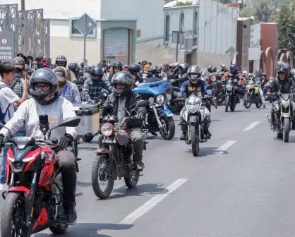 Motociclistas en Puebla se oponen a la Ley Chaleco: placa en casco y chaqueta