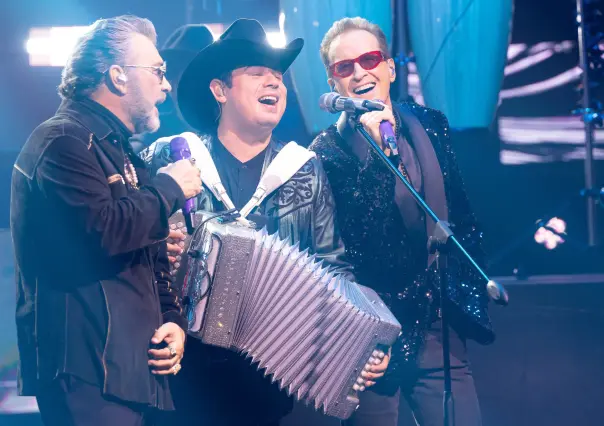 Alfredo Olivas de los famosos que más usan la cuera tamaulipeca en sus presentaciones
