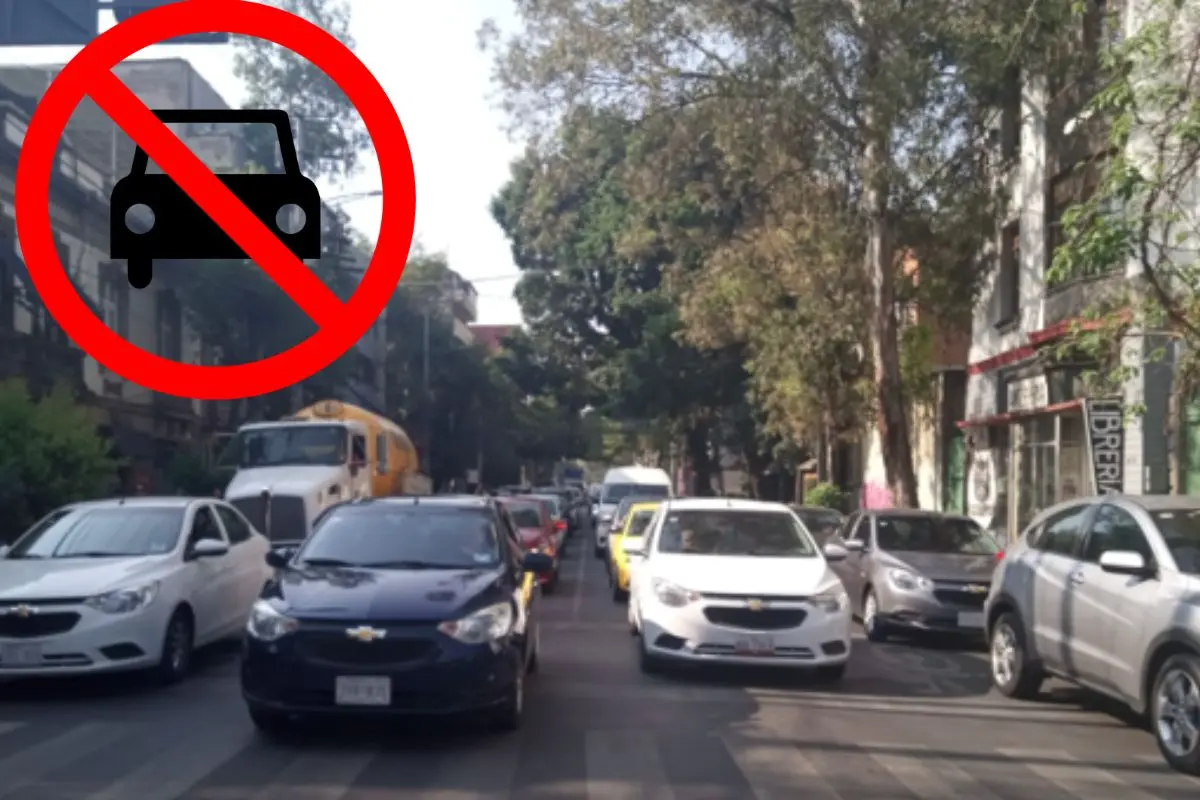 Autos circulando en calles de CDMX, logo de prohibido Foto: SSC | Canva