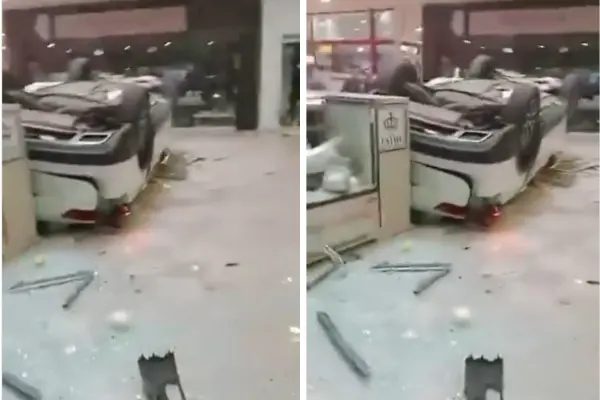 Cae auto desde el tercer piso del estacionamiento de Plaza Lilas en CDMX 
