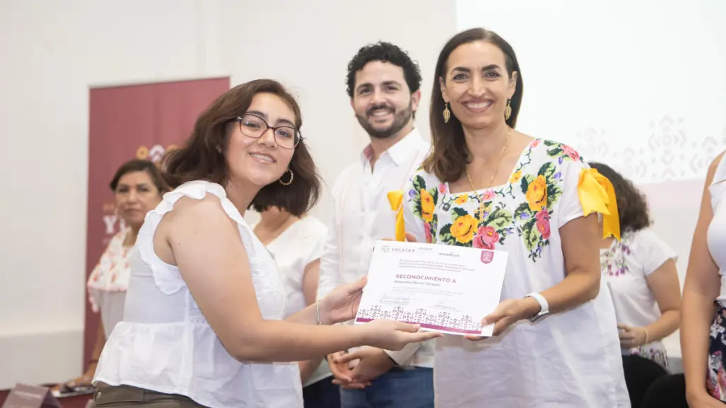 Jóvenes yucatecas concluyen con éxito curso sobre programación