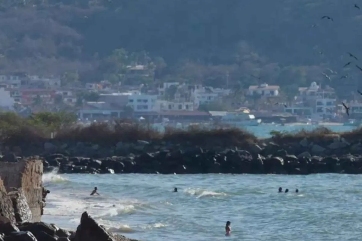 Playa La Peñita es uno de los paraísos que ofrecen tranquilidad y un entorno natural único para descansar y vacacionar en familia. Foto: Playas de México