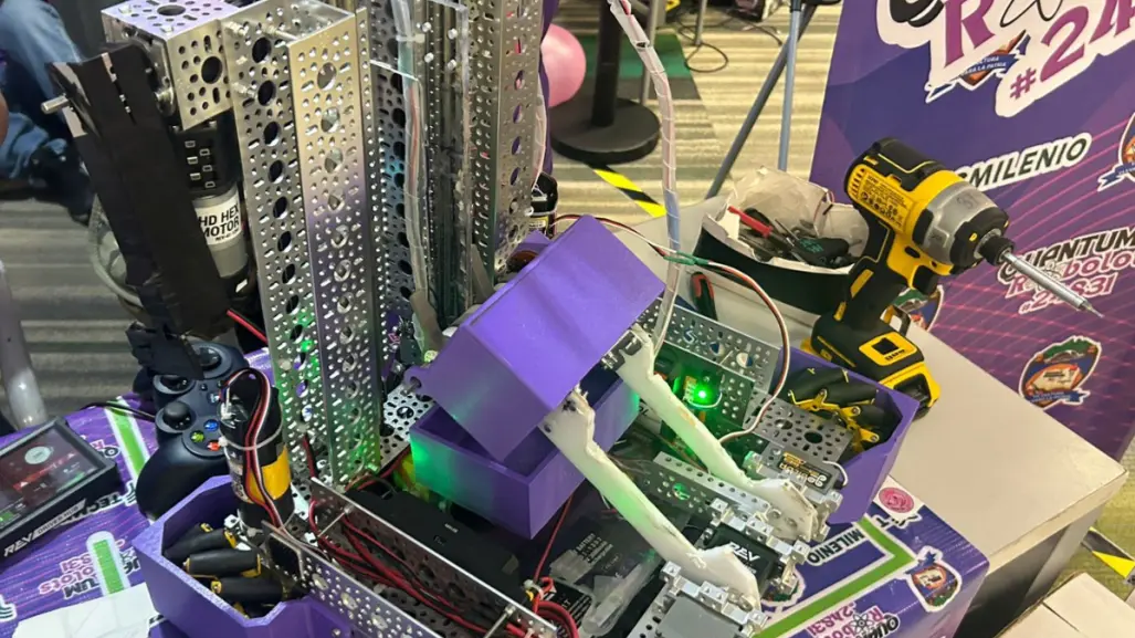 Tecmilenio arranca primera competencia mundial de robótica en México