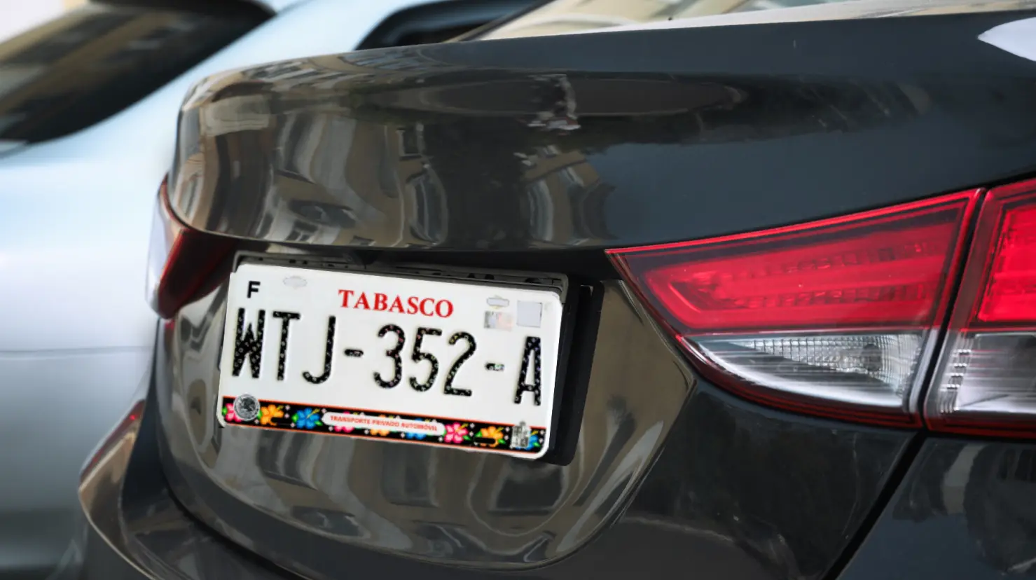 Así puedes dar de baja tus placas vehiculares por robo en Tabasco. Foto: Gobierno de Tabasco | Canva