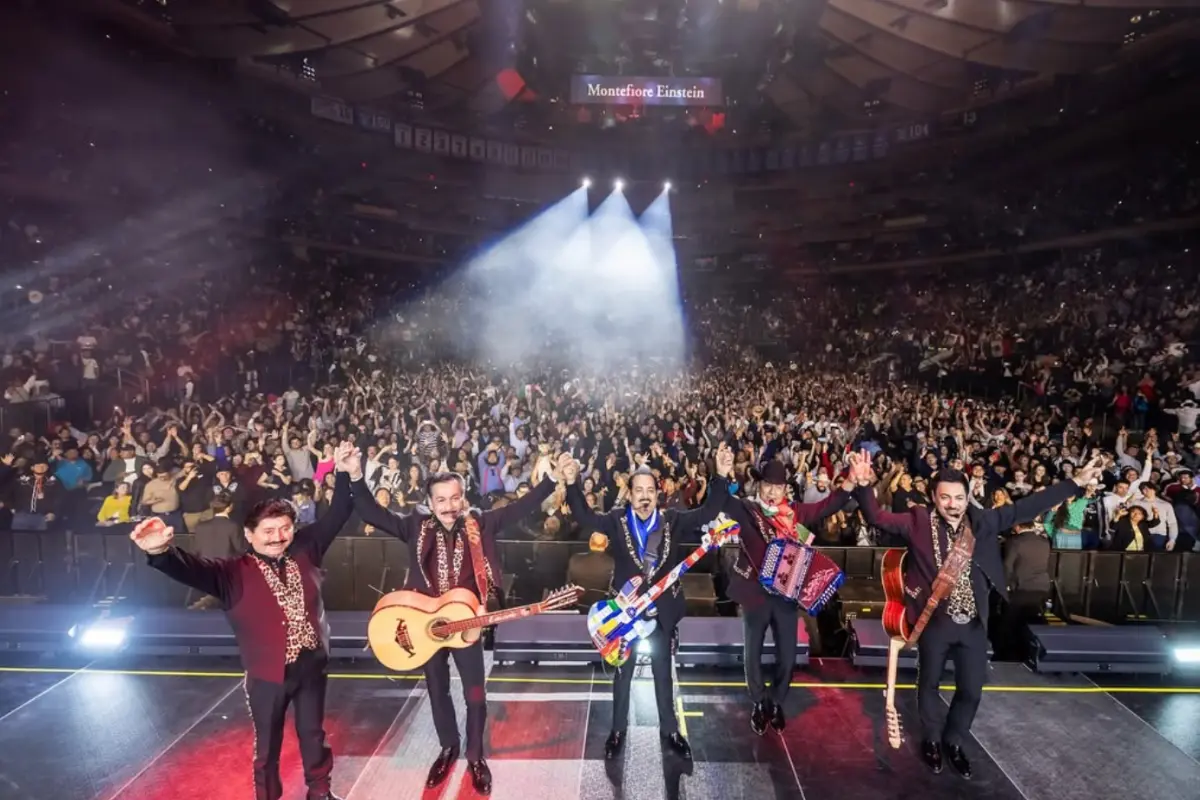 Los Tigres del Norte frente a los “Padres Tristes” (Foto: @lostigresdelnorte / Canva)