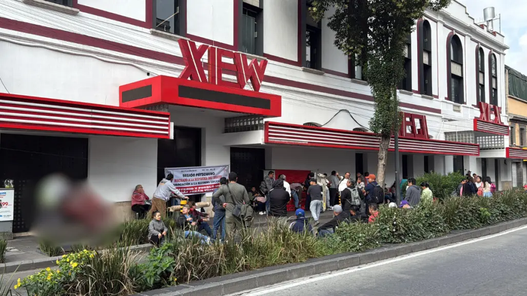 CNTE se moviliza simultáneamente a dependencias y televisoras de la CDMX