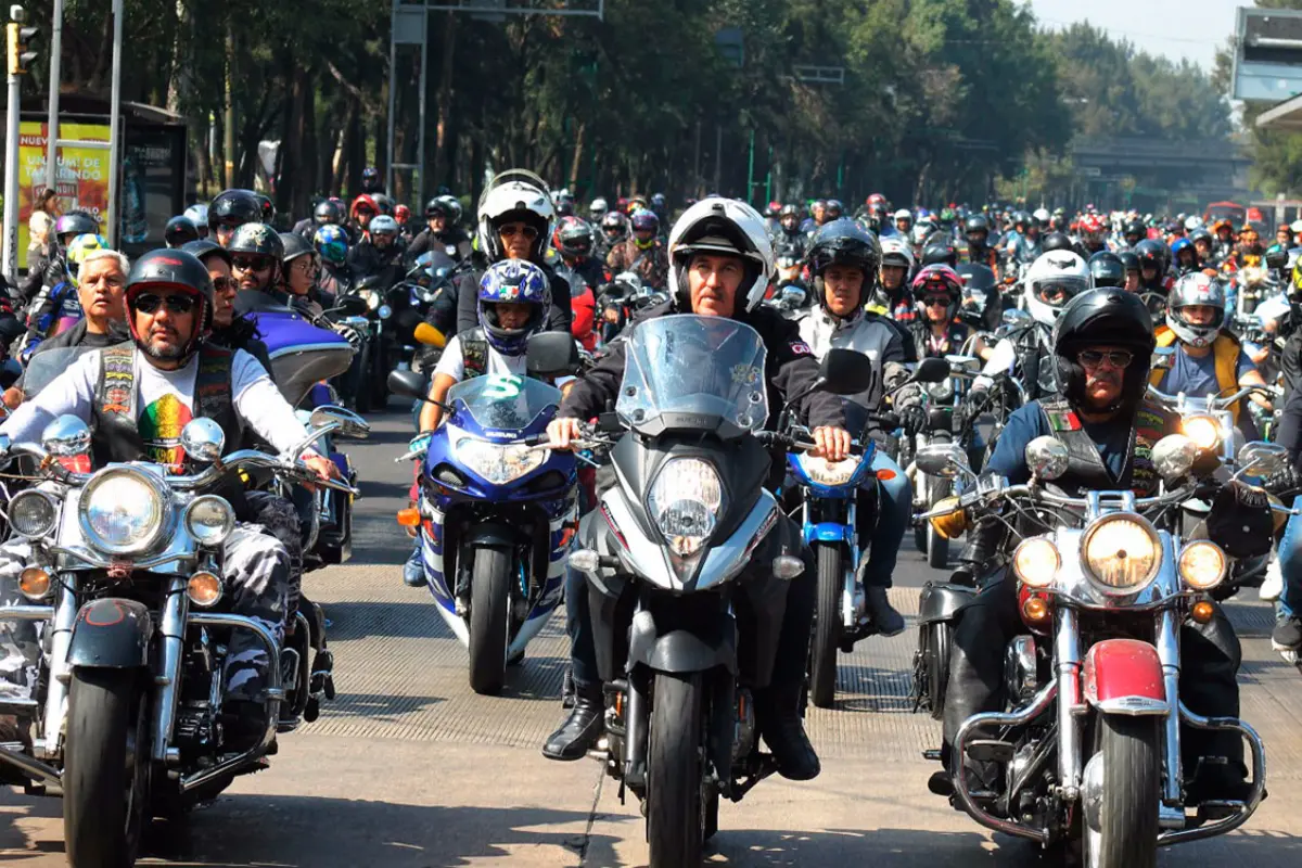Motociclistas en CDMX. Foto: www.dif.cdmx.gob.mx | Canva