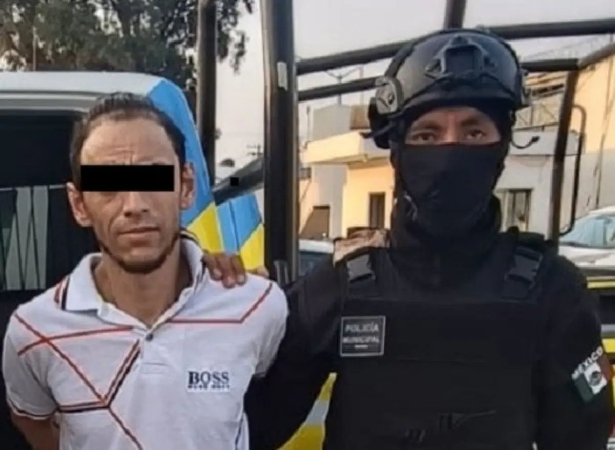 La detención del presunto delincuente se registró en el cruce de las calles Bernardo Reyes y Miguel Domínguez, en la colonia Industrial. Foto: Policía de Monterrey.