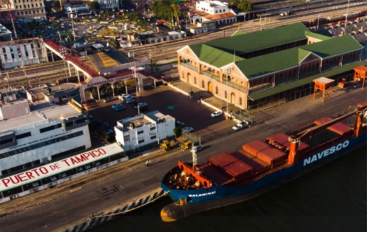 La Secretaría de Marina llevó a cabo una purga interna en ASIPONA Tampico, tras vincularse a varios de sus funcionarios con el ingreso irregular de hidrocarburos. Foto: Secretaría de Marina