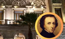 Edificio de Durango que tiene un hermoso medallón de cantera con la imagen de Chopin