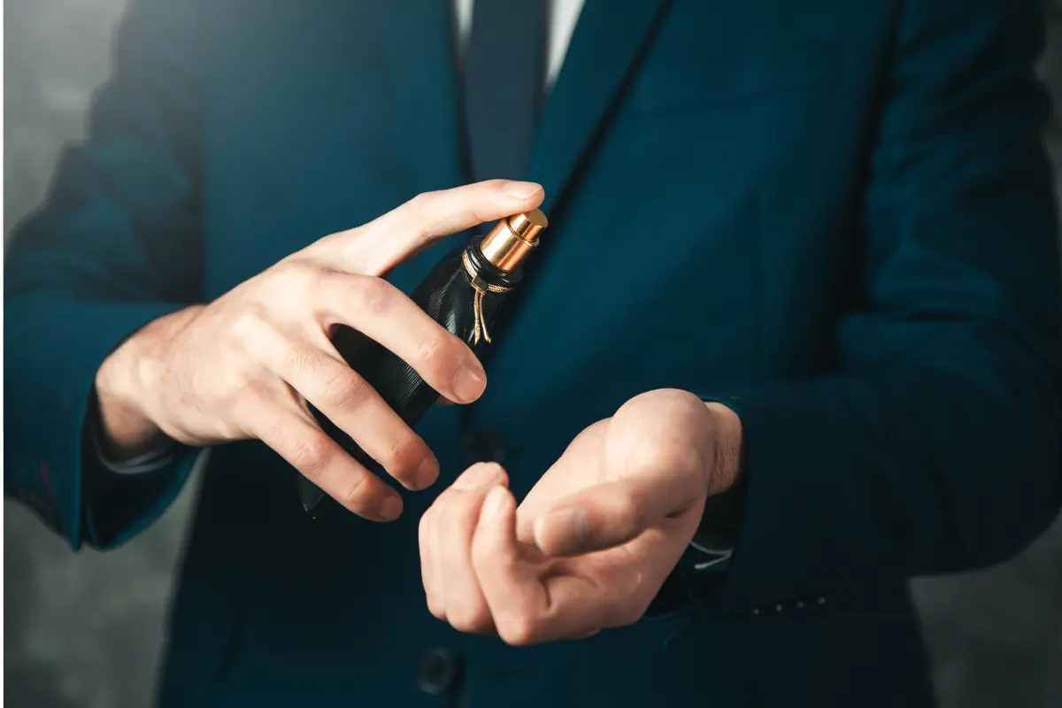 Un buen perfume puede ser un aliado esencial para los abogados que desean mostrar profesionalismo y confianza. Foto: Canva