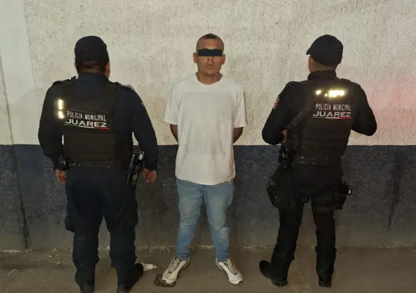 Hombre sale con arma de fuego de un panteón y es detenido en Juárez