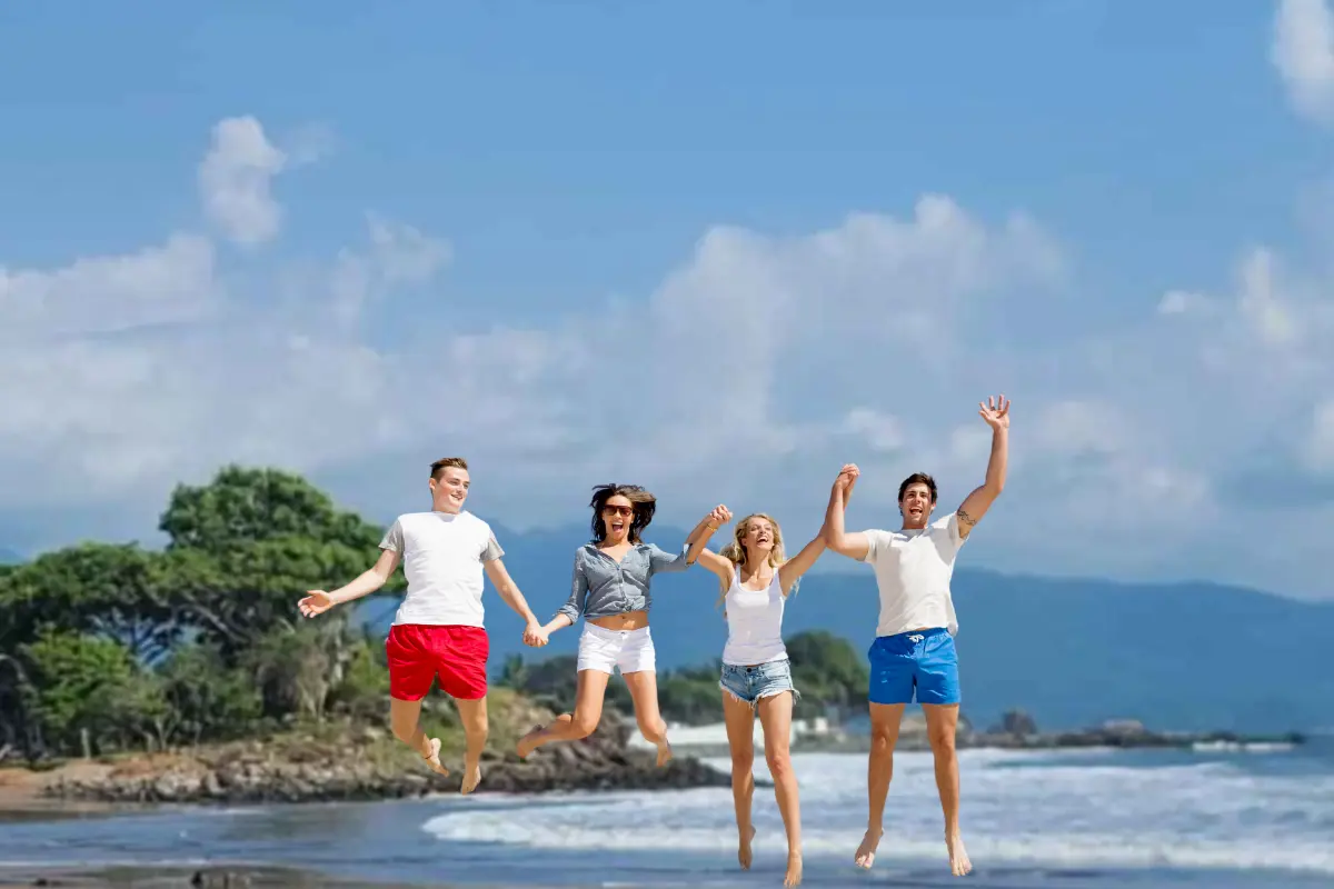 Playa Las Islitas tiene una ubicación muy accesible en el municipio de San Blas, en Nayarit, se puede llegar en taxi, transporte público o vehículo particular. Foto: Canva | Playas de México